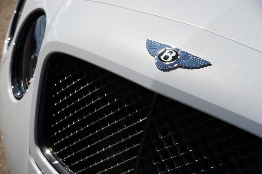 Детали экстерьера Bentley Continental SuperSports Convertible 2010 года  (фото 3 из 108)